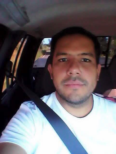 <em>Carlos Hernández</em>