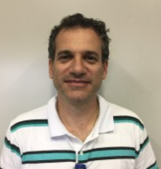 <em><strong>Roberto Junior</strong></em>